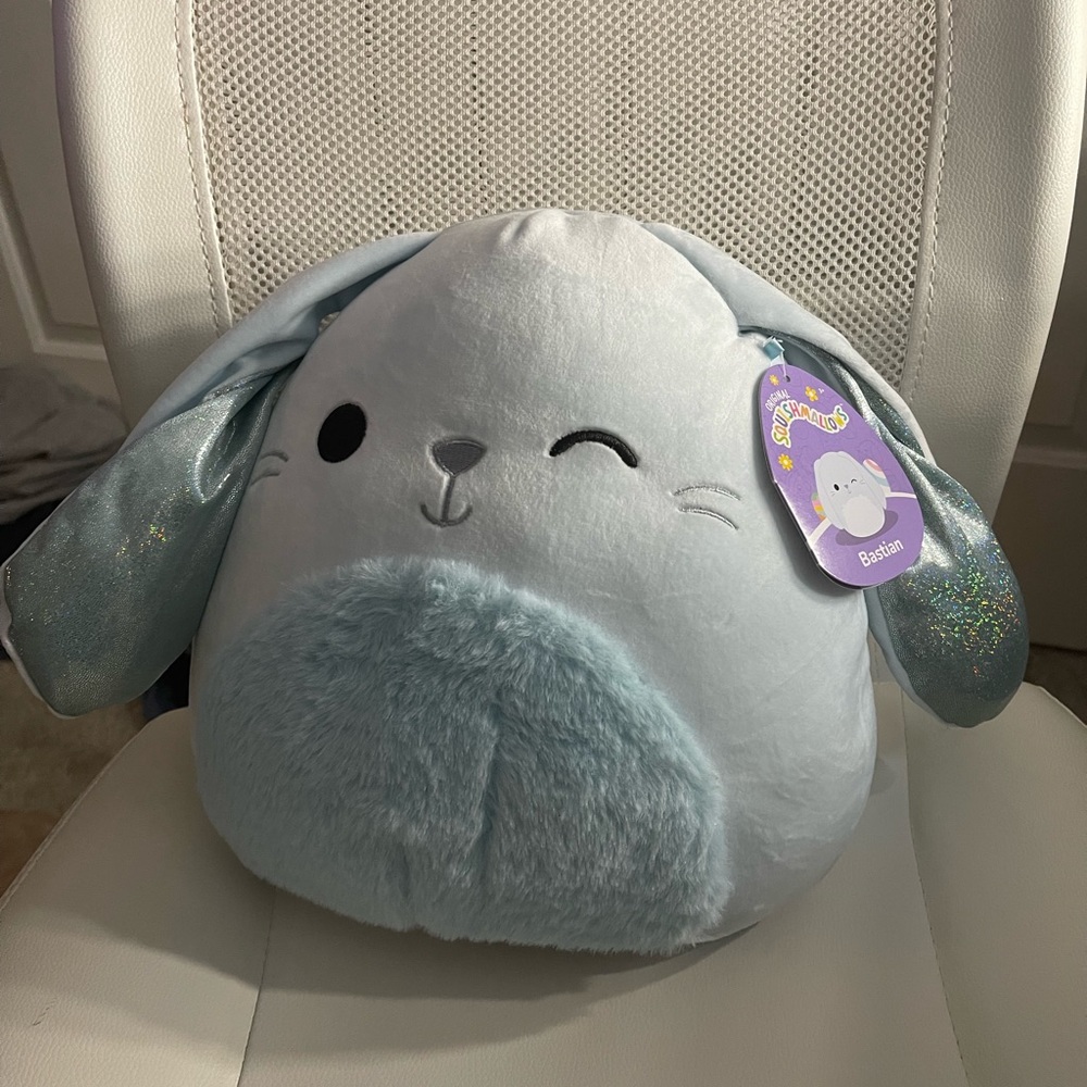 Bastian squish mallow *rare*